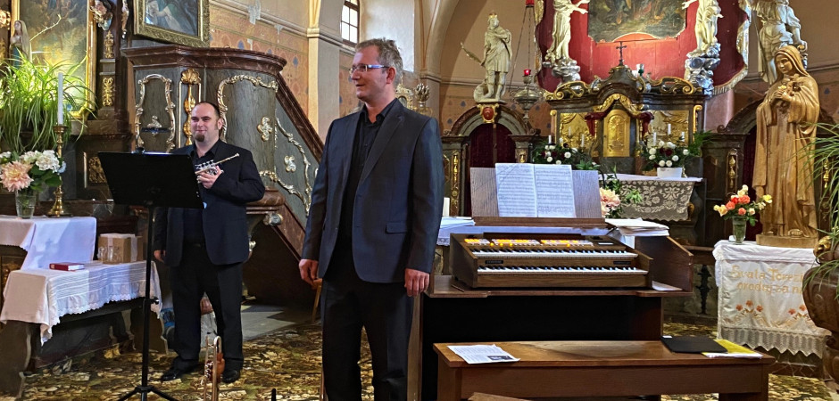 Petr Hostinský a Pavel Herzog v kostele